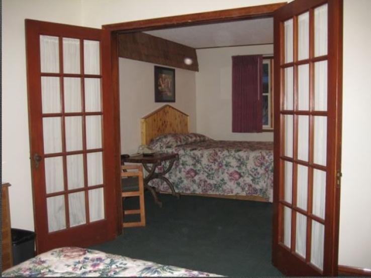 Cedar Wood Inn